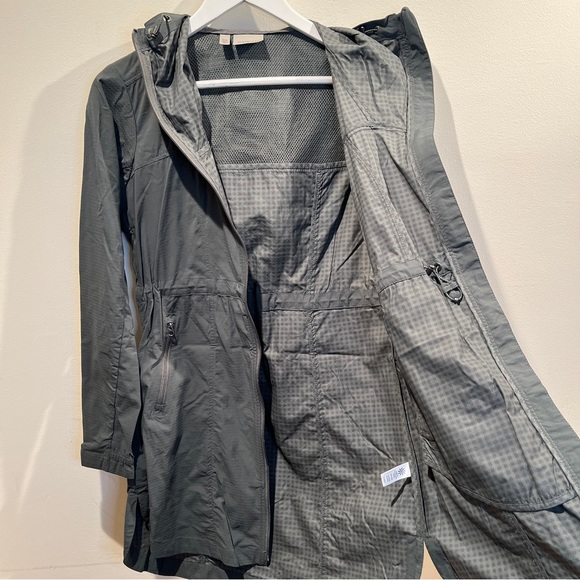 ATHLETA Rain Coat Overcloud Hooded Jacket XXS NEW - Picture 4 of 9
